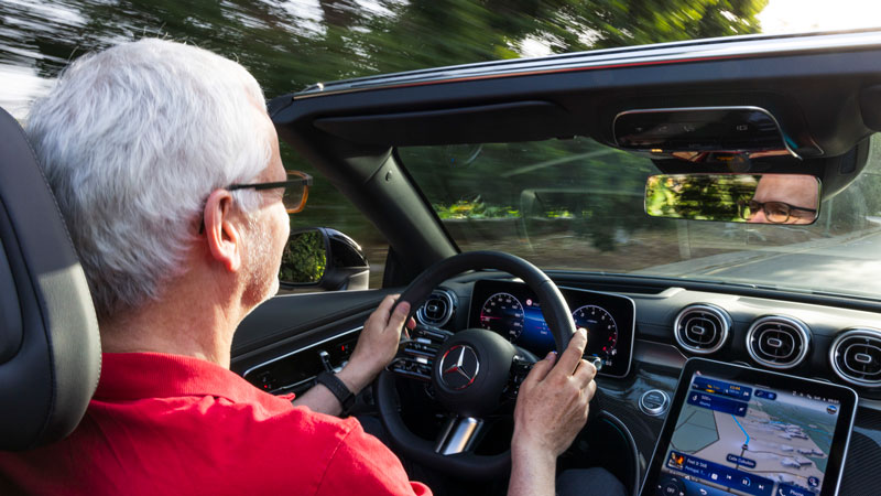 Οδηγούμε την νέα Mercedes CLE Cabrio: Από τις τελευταίες του είδους 