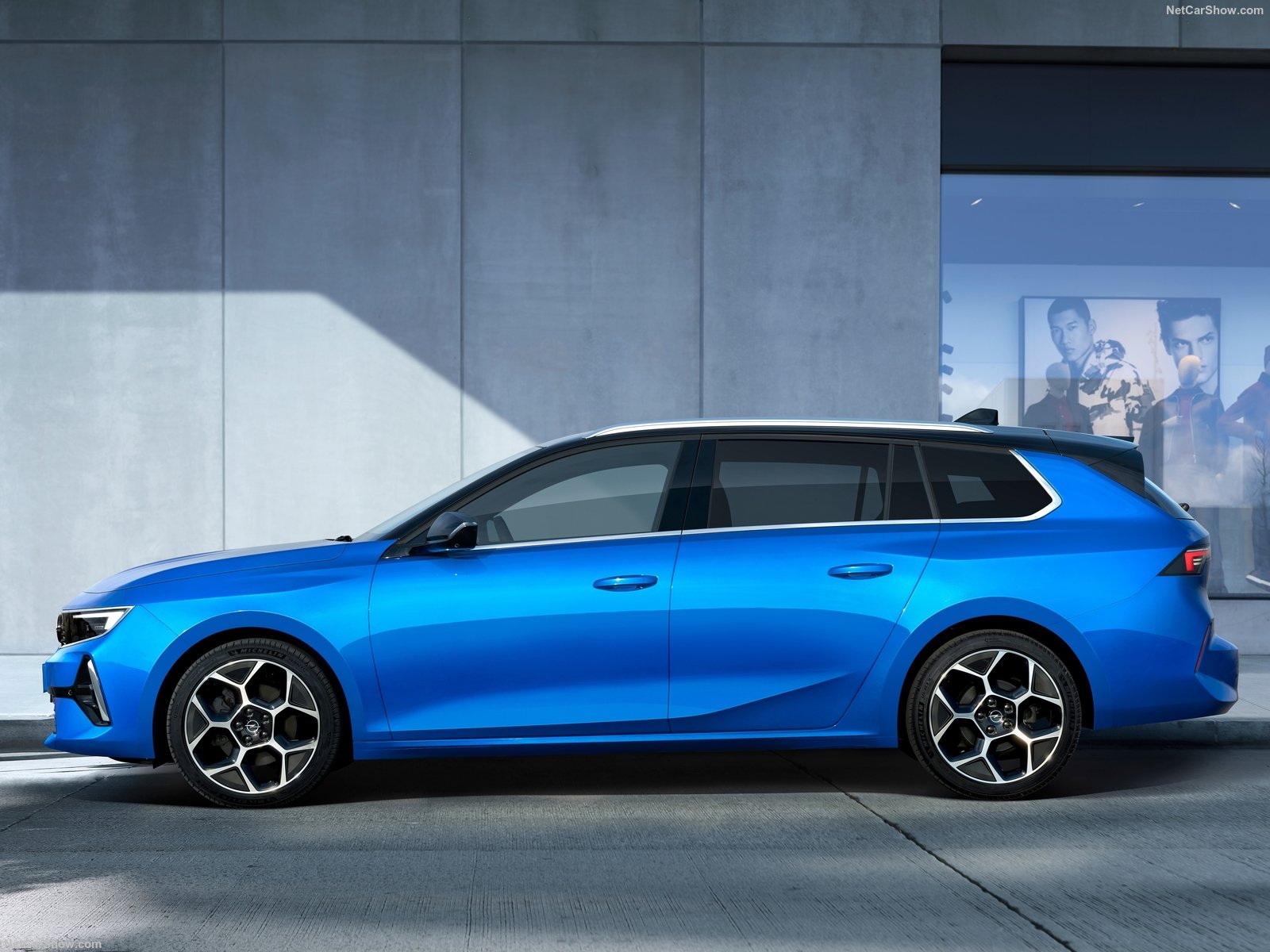 Νέο Opel Astra Sports Tourer: Το station wagon που εξηλεκτρίστηκε