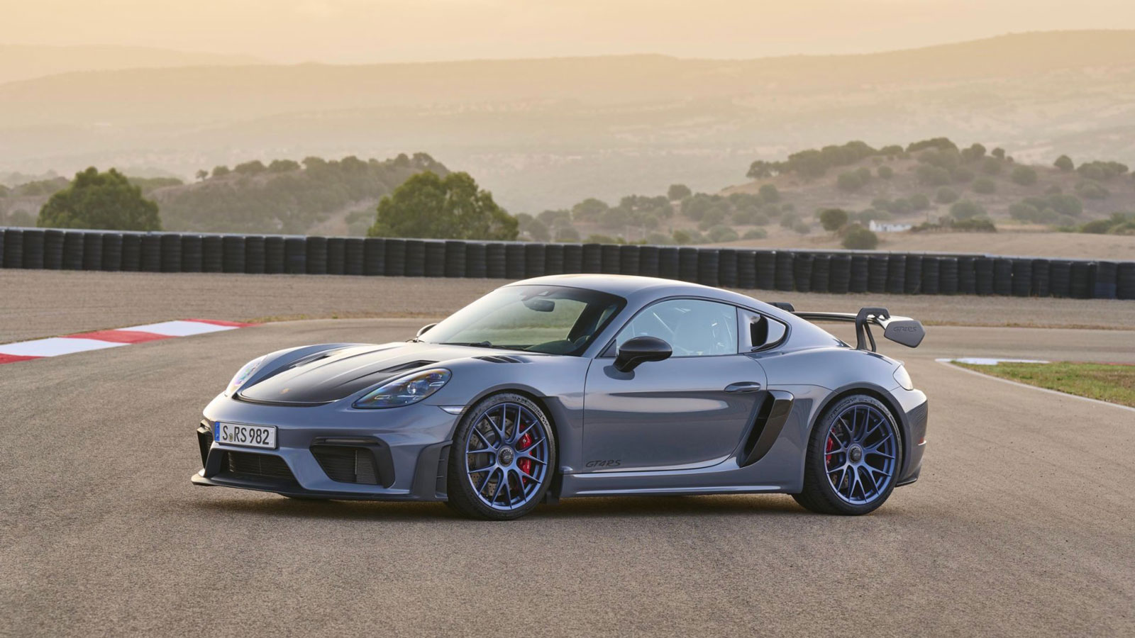 Porsche 718 Cayman GT4 RS: Το «όπλο» των 500 ίππων