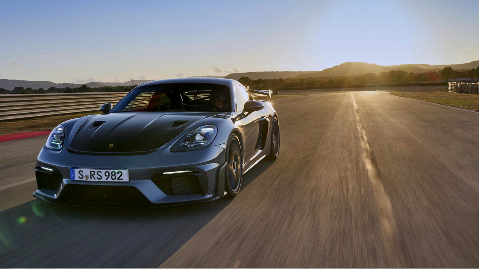 Porsche 718 Cayman GT4 RS: Το «όπλο» των 500 ίππων