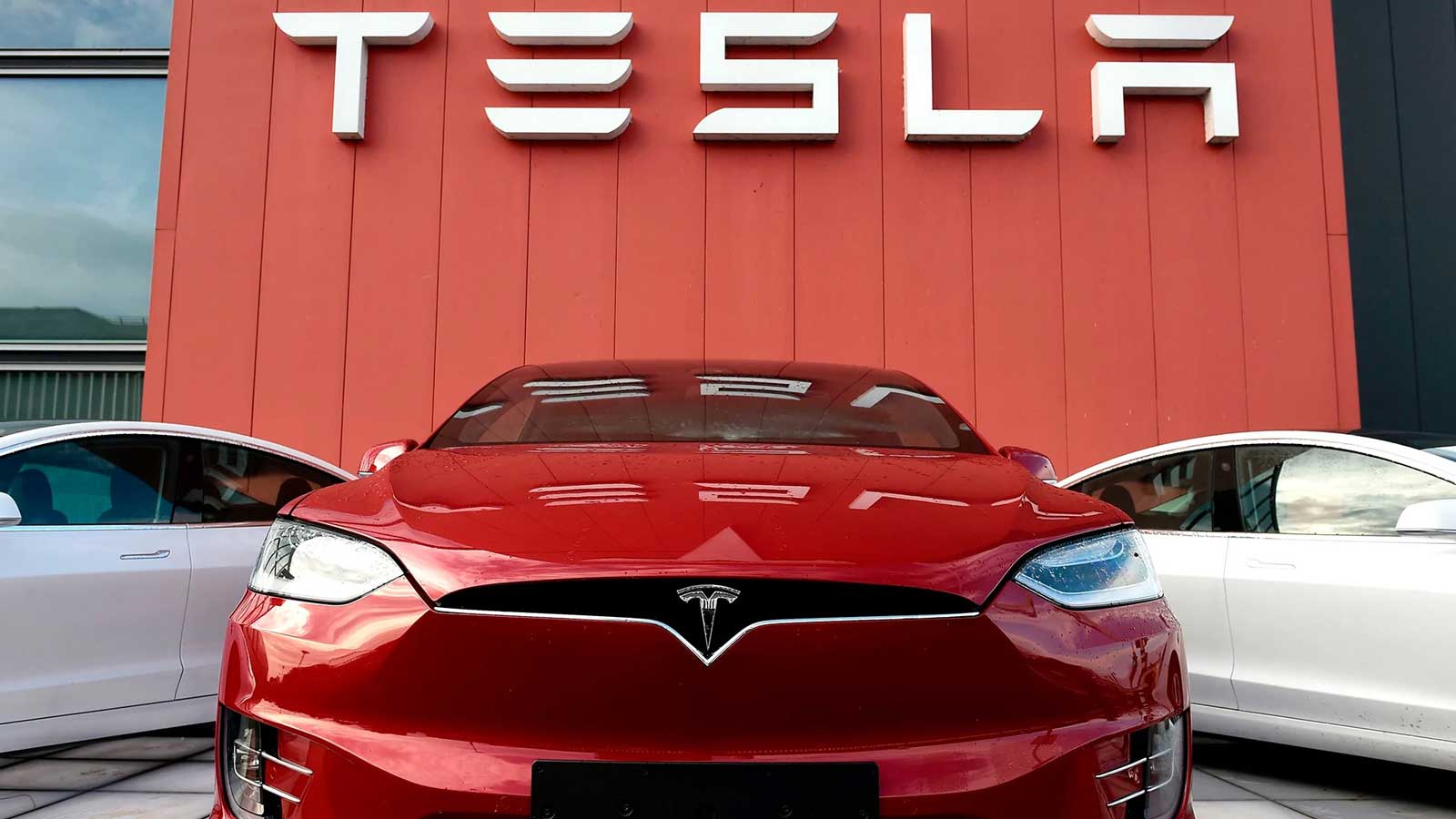 Tesla: Ετοιμάζει μπαταρία με διάρκεια ζωής 100 χρόνων!