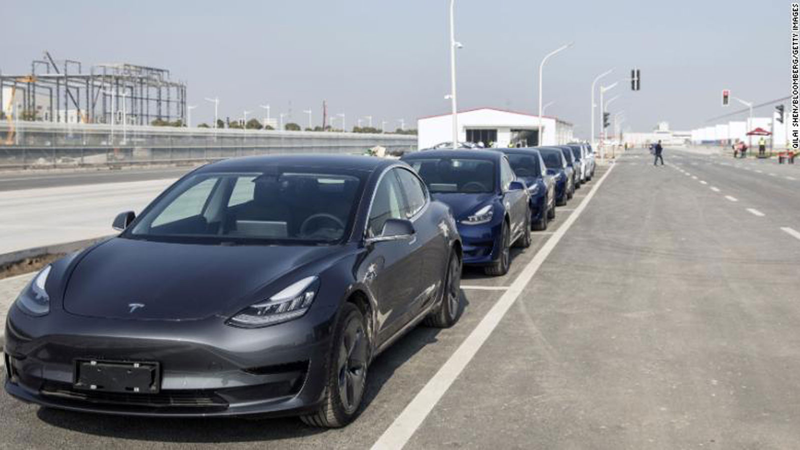 Tesla: Ανακαλεί σχεδόν 300.000 αυτοκίνητα για λόγους ασφαλείας