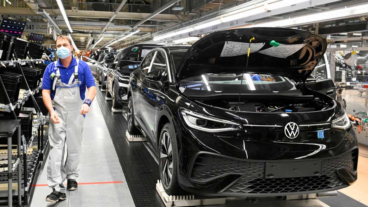 Volkswagen: Μεταφορά της παραγωγής εκτός Γερμανίας