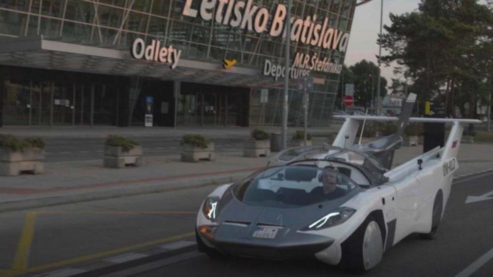 Το AirCar Prototype 1 τροφοδοτείται από έναν κινητήρα BMW 160 ίππων και μετασχηματίζεται από αεροσκάφος σε οδικό όχημα σε λιγότερο από τρία λεπτά.