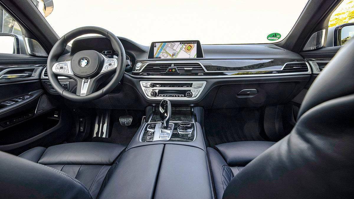 Συγκρίνουμε τη νέα Mercedes S-Class με Audi A8 και BMW Σειρά 7