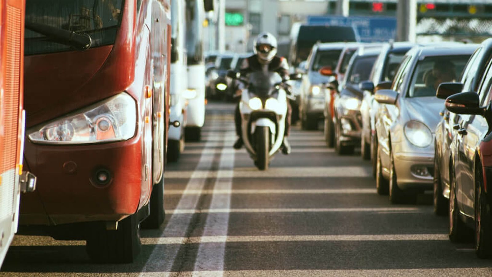 Οδήγηση δικύκλου με δίπλωμα αυτοκινήτου: Οι 3 προϋποθέσεις