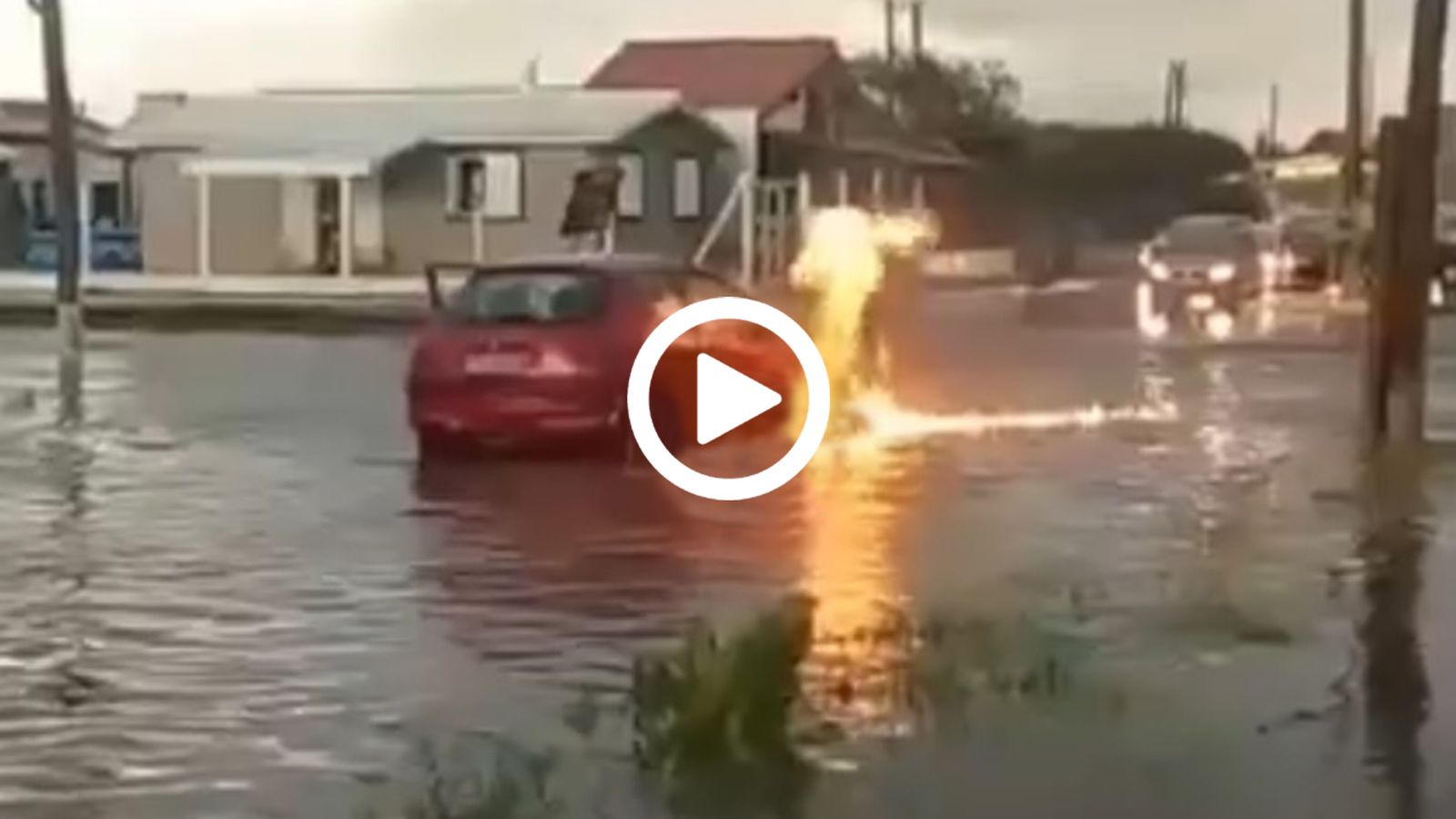 Πως έπιασε φωτιά μέσα στο νερό? [video]