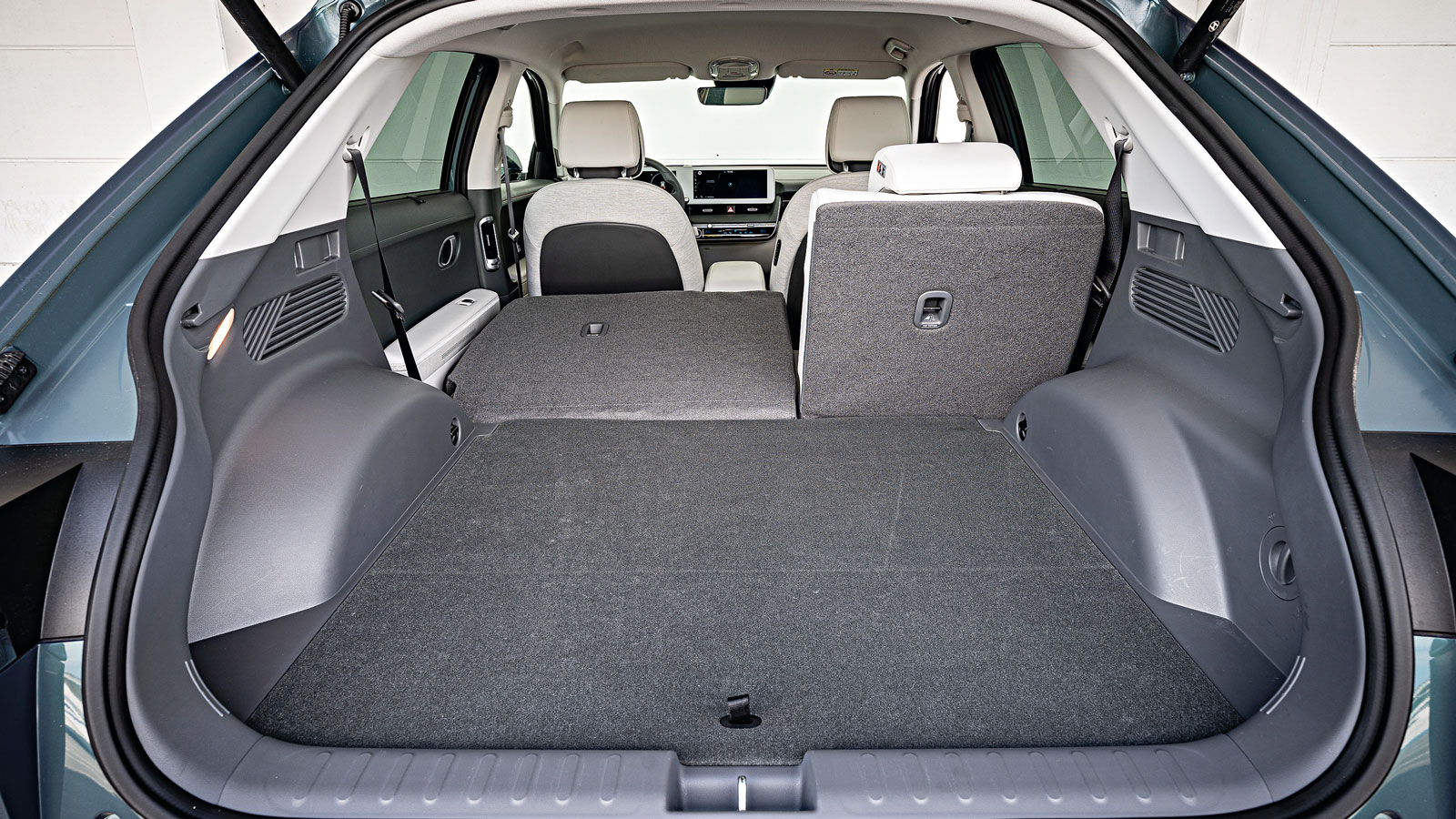 Το πορτ-μπαγκάζ του Hyundai Ioniq 5 είναι πιο επίπεδο και βαθύ