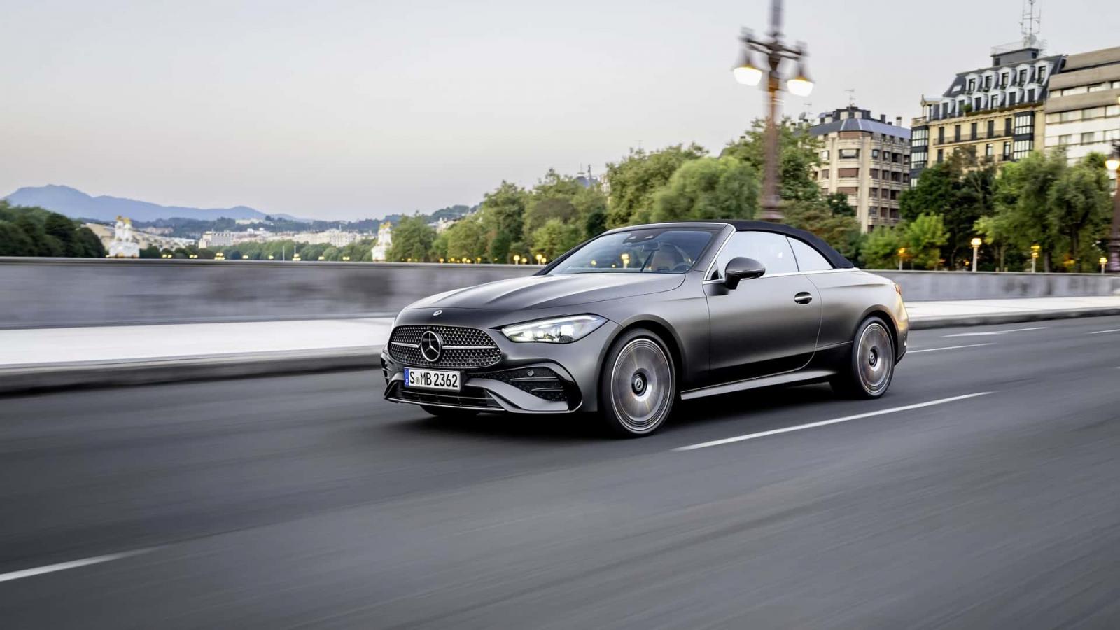 Πρεμιέρα για τη νέα Mercedes CLE Cabriolet με έως 381 ίππους