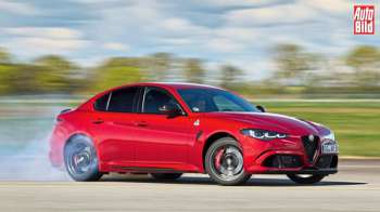 Οδηγούμε την Alfa Romeo Giulia Quadrifoglio: Παραμένει old-school