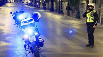 Χειροπέδες σε 27χρονο που έτρεχε με 177 χλμ./ώρα στο Σχιστό! Χειροπέδες σε 27χρονο που έτρεχε με 177 χλμ./ώρα στο Σχιστό!