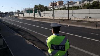 56χρονος έκανε όπισθεν στη ΛΕΑ της Αττικής Οδού για 1,5 χιλιόμετρο 56χρονος έκανε όπισθεν στη ΛΕΑ της Αττικής Οδού για 1,5 χιλιόμετρο