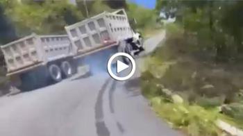 Φορτηγατζήδες κάνουν κόντρες σε στροφές [video]