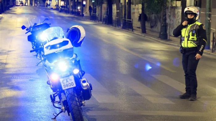 Χειροπέδες σε 27χρονο που έτρεχε με 177 χλμ./ώρα στο Σχιστό! Χειροπέδες σε 27χρονο που έτρεχε με 177 χλμ./ώρα στο Σχιστό!