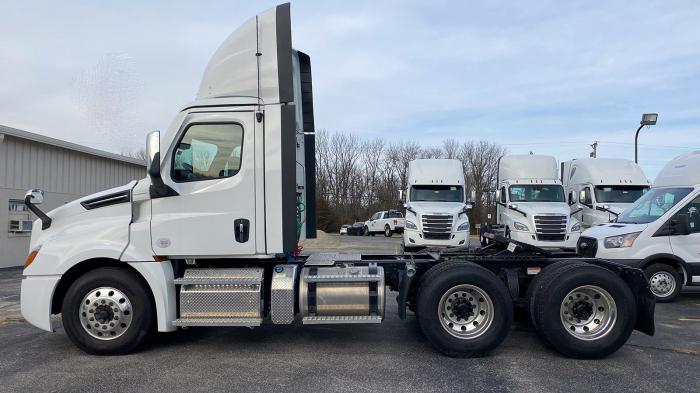 Νταλίκες με 2 πίσω ρόδες και η μία στον... αέρα! Γιατί; Νταλίκες με 2 πίσω ρόδες και η μία στον... αέρα! Γιατί;