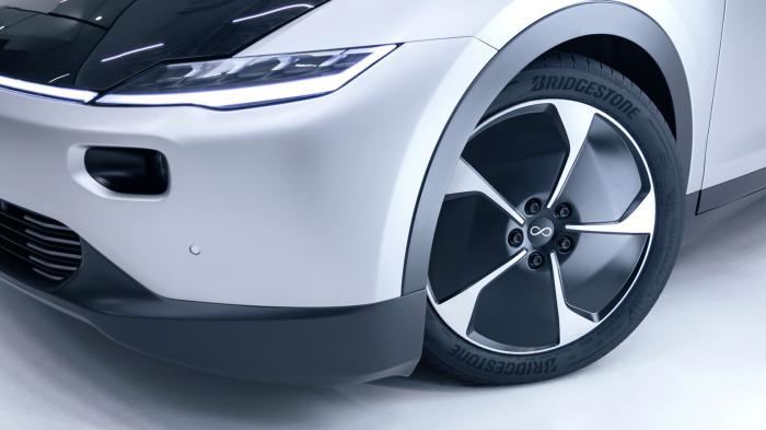 Bridgestone: Ελαστικά για το 1ο ηλιακό όχημα μεγάλης εμβέλειας