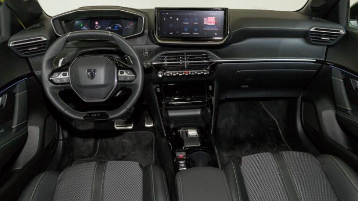 Peugeot 208 hybrid 100 PS: Πόσο καλό είναι σε εξοπλισμό άνεσης και ασφαλείας;