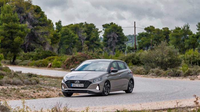 Hyundai i20 VS Toyota Yaris με βαθμολογίες. Ποιο είναι καλύτερο σε κατανάλωση, χώρους και επιδόσεις;