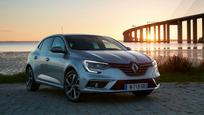 Το νέο Renault Megane TCe 165 χρειάζεται 8,2 δλ. για το 0-100, ενώ η τελική του ταχύτητα ανέρχεται στα 215 χλμ./ώρα. Η μέση κατανάλωση ορίζεται στα 6,0 λτ./100 χλμ., ενώ οι εκπομπές CO2 βρίσκονται στα