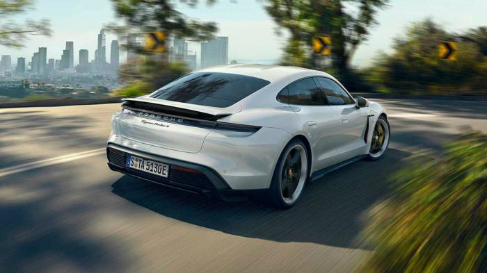     Porsche Taycan 761PS (video)