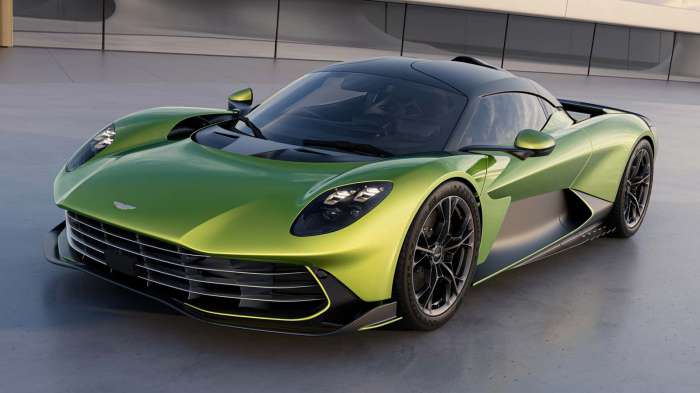 Πρεμιέρα για την Aston Martin Valhalla με 1.079 άλογα  