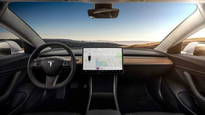 Νέα χαρακτηριστικά προσφέρει στα Model 3, Model S, and Model X η Tesla, μέσω του αναβαθμισμένου λογισμικού της το οποίο προσφέρει ως ενημέρωση του ήδη υπάρχοντος.