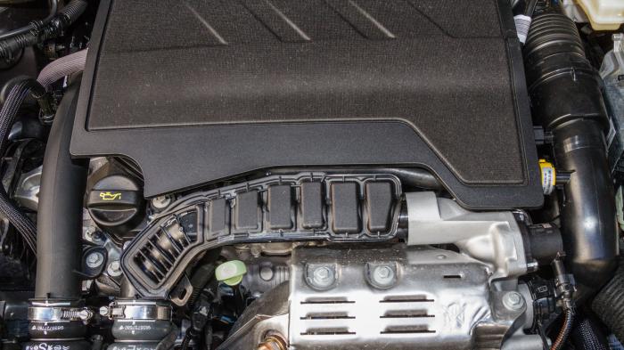 Ο turbo τρικύλινδρος κινητήρα DIT 1,2 λίτρου του Corsa έχει μέση κατανάλωση 6,2 λίτρα/100 χλμ και ισχύ 100 ίππους