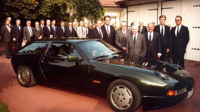 Ήταν CEO της Porsche από το 1981 έως το 1988