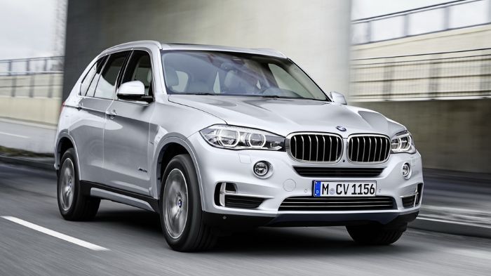 BMW X5 που φορτίζει