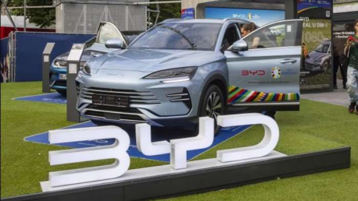 To ρόδι έσπασε: Η BYD ξεπέρασε σε έσοδα την Tesla 