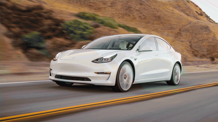 Κατηγορίες Tesla για ψευδή αυτονομία του Model 3 