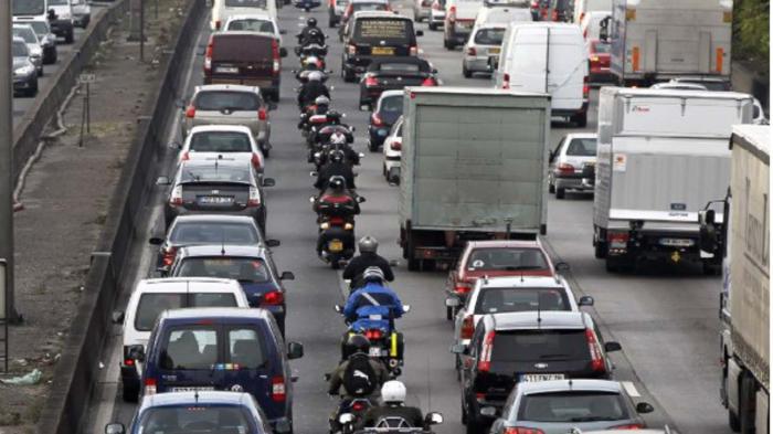 Η Ελλάδα διαθέτει τις περισσότερες μοτοσικλέτες ανά 1.000 άτομα στην Ευρώπη. 67 μοτοσικλέτες είναι ο μέσος όρος, ανά 1.000 άτομα, ενώ στην Ελλάδα ο μέσος όρος είναι 160 Η Ελλάδα διαθέτει τις περισσότερες μοτοσικλέτες ανά 1.000 άτομα στην Ευρώπη. 67 μοτοσικλέτες είναι ο μέσος όρος, ανά 1.000 άτομα, ενώ στην Ελλάδα ο μέσος όρος είναι 160