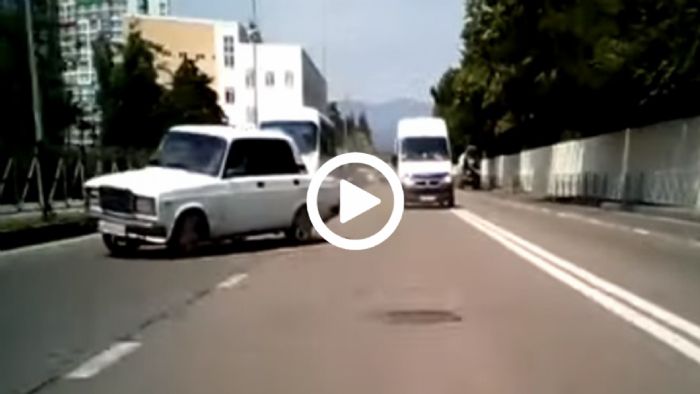 Flat Out σφήνα με Lada ...καταλήγει σε τραγωδία [video]