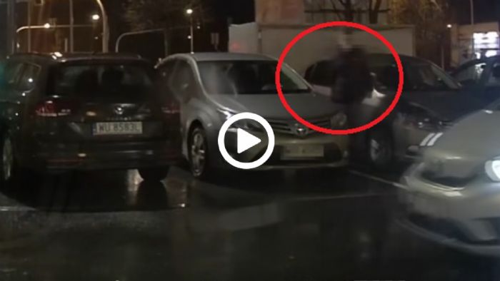 Χαράκωσε με μίσος ένα ολόκληρο αυτοκίνητο [video]