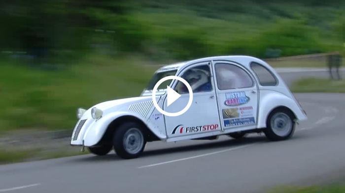 Εξωφρενικό 2CV στρίβει παντού με τις πόρτες [video]