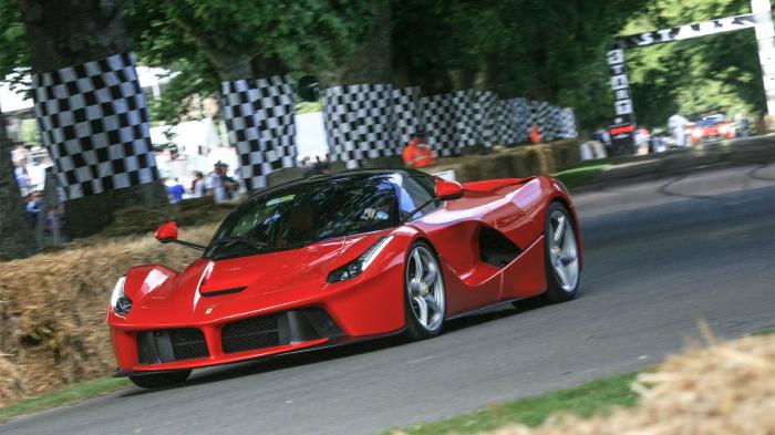 Στην εικόνα βλέπετε την Ferrari LaFerrari.