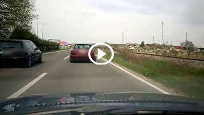 Στο χαντάκι κατέληξε κόντρα με δύο VW Golf VR6 [video]