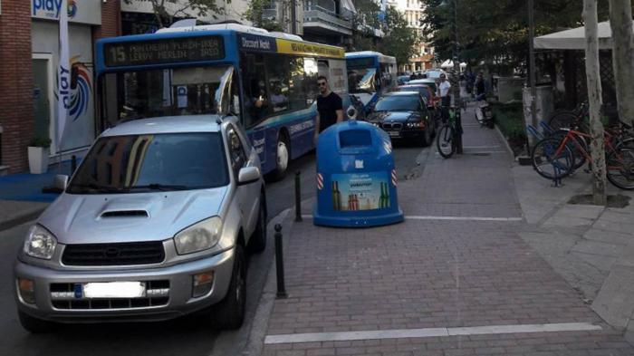 Μάταια οι οδηγοί κόρναραν επί μισή ώρα.