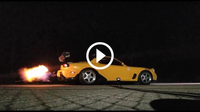 Mazda RX7 FD3S φωτίζει τη νύχτα [video]