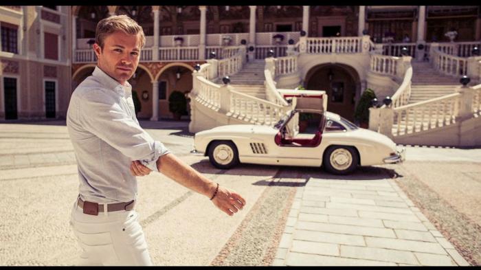 Ο Nico Rosberg οδηγεί μία 300 SL.