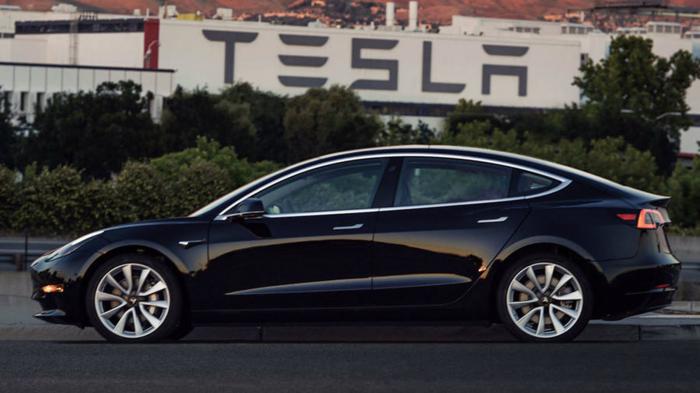 To Tesla Model 3 θα προσφέρεται σε δύο εκδόσεις, την βασική και την Long Range.