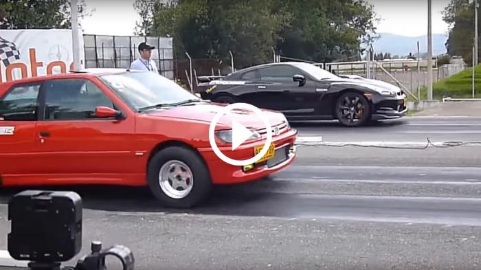 Peugeot 306 turbo κερνάει καυτό αφέψημα Nissan GTR [video]