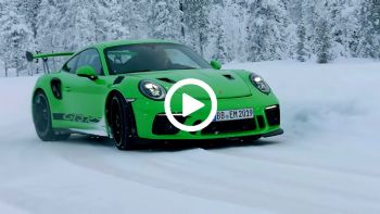 Πατινάζ στο χιόνι με μία Porsche GT3 RS [video]