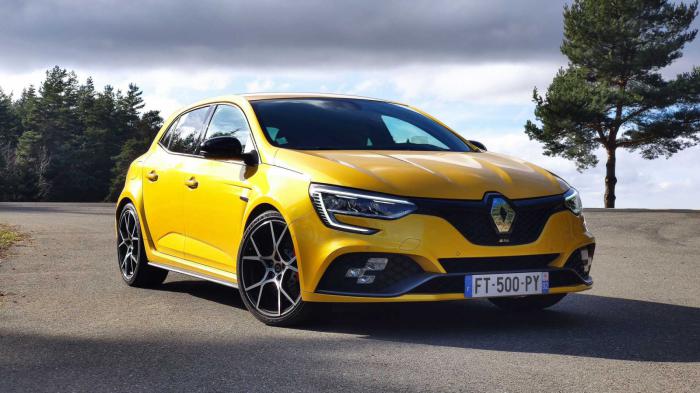 Βλέπετε το Renault Megane RS Trophy.

