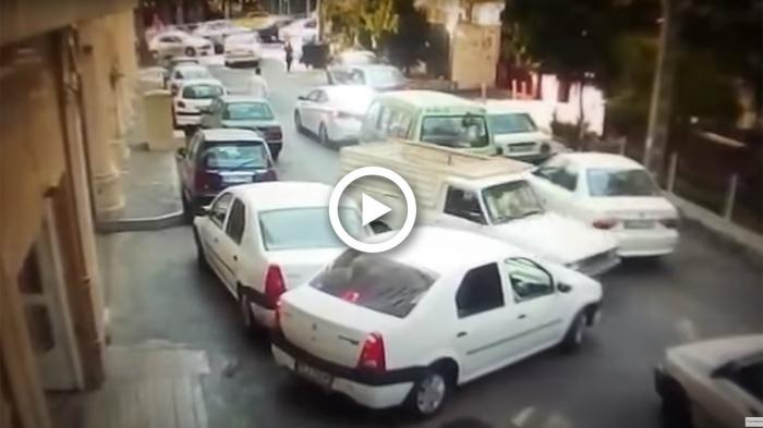 VIDEO: Οδηγός μπαίνει ανάποδα σε δρόμο, τα κάνει ρημαδιό